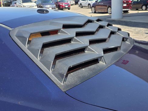 Used 2015 Dodge Challenger SXT RWD image 33