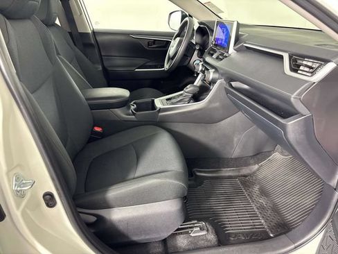 Used 2025 Toyota RAV4 LE AWD/4WD image 9