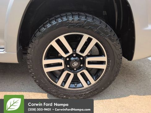 Used 2018 Toyota 4Runner Limited AWD/4WD image 33