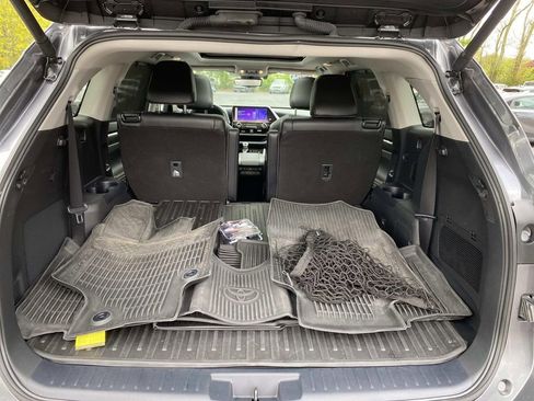 Used 2024 Toyota Highlander Platinum AWD/4WD image 7