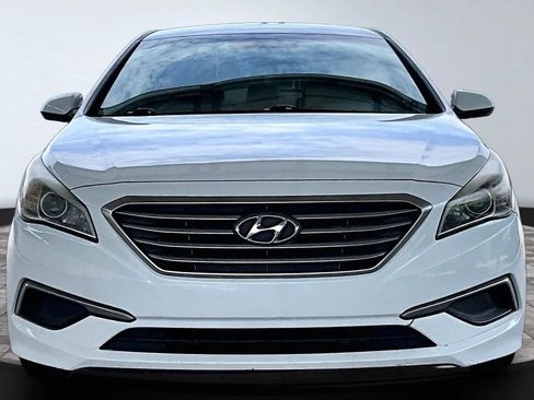 Used 2017 Hyundai Sonata SE w/ Cargo Package FWD image 2