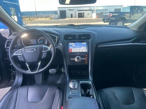 Used 2017 Ford Fusion Titanium FWD image 14
