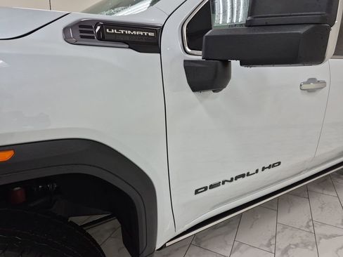 New 2026 GMC Sierra 2500 Denali Ultimate w/ LPO, Black Badging Package image 33