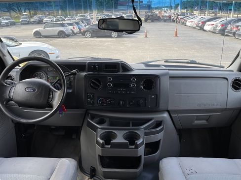 Used 2013 Ford E-350 and Econoline 350 XLT image 5