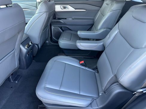 New 2025 Ford Explorer Active w/ Active Comfort Package image 24
