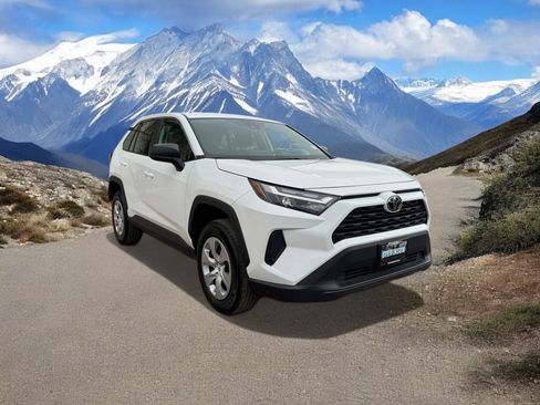 Used 2025 Toyota RAV4 LE image 7