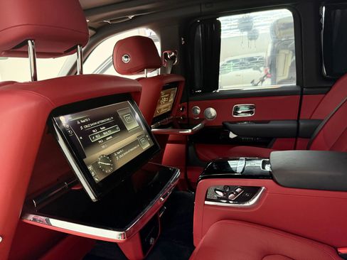 Used 2020 Rolls-Royce Cullinan image 25