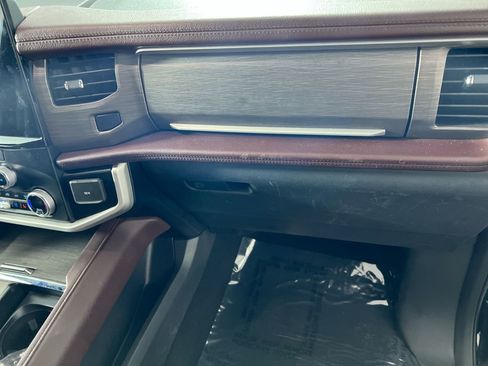 Used 2024 Ford Expedition Max Limited image 32