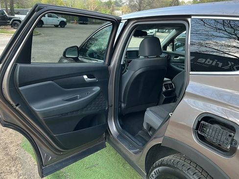 Used 2019 Hyundai Santa Fe SEL image 16