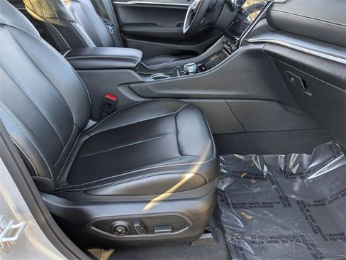 Used 2024 Jeep Grand Cherokee Limited image 34