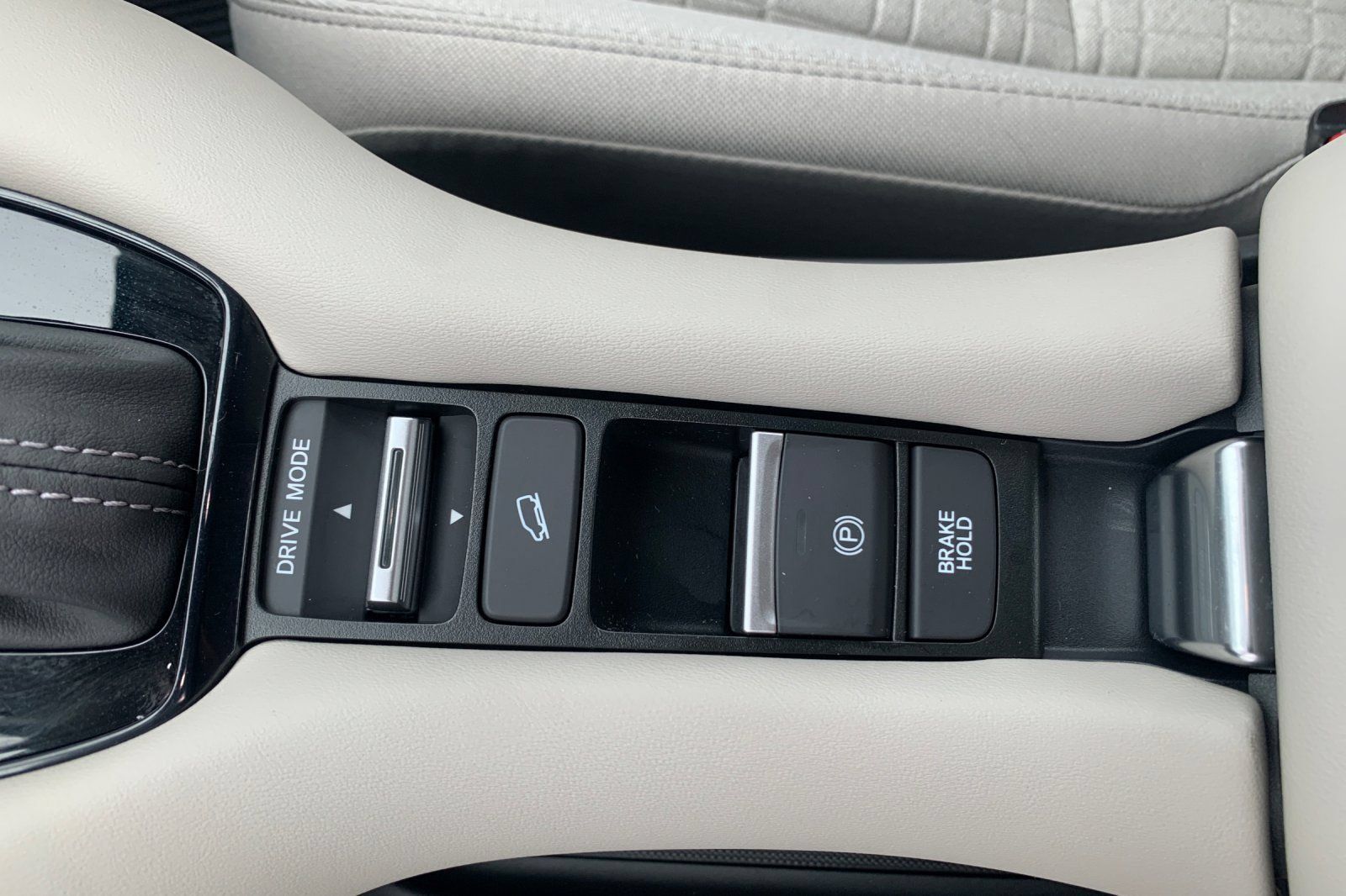 Used 2025 Honda HR-V LX image 36