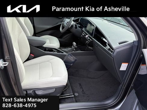 New 2025 Kia Niro EX Touring image 20