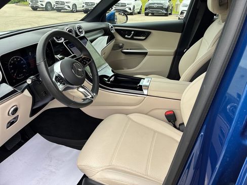 Used 2026 Mercedes-Benz GLC 300 4MATIC image 9