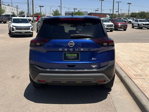Used 2023 Nissan Rogue SV FWD image 7