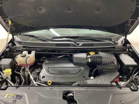 Used 2024 Chrysler Pacifica Touring-L FWD image 12