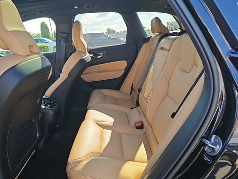 Used 2023 Volvo XC60 B5 Ultimate w/ Climate Package AWD/4WD image 12