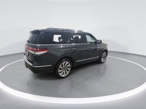 Used 2024 Lincoln Navigator Reserve w/ Equipment Group 201A image 8