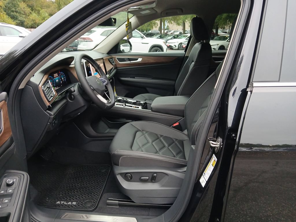 Used 2026 Volkswagen Atlas SE FWD image 9