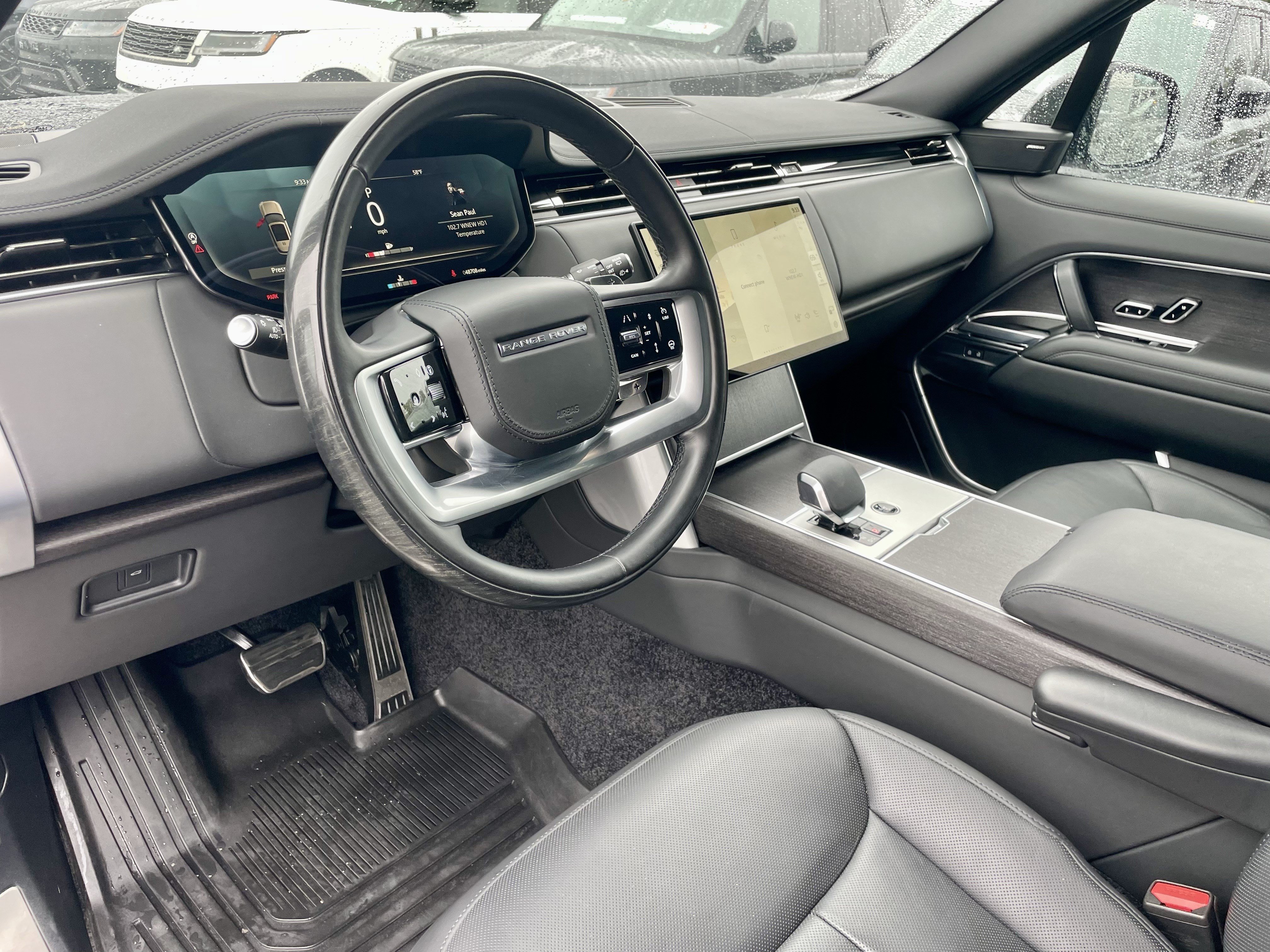 Used 2025 Land Rover Range Rover Long Wheelbase SE AWD/4WD image 13