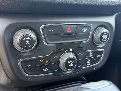 Used 2019 Jeep Compass Latitude FWD image 20