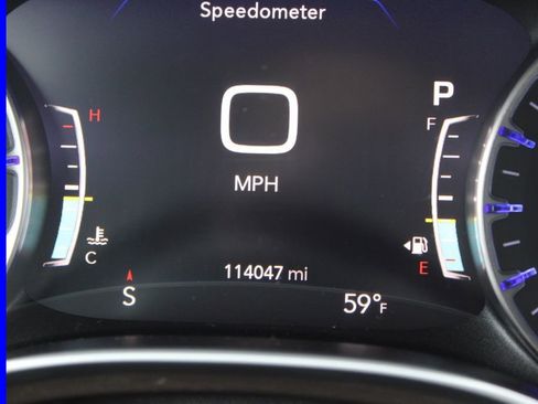 Used 2018 Chrysler Pacifica Touring-L Plus image 39