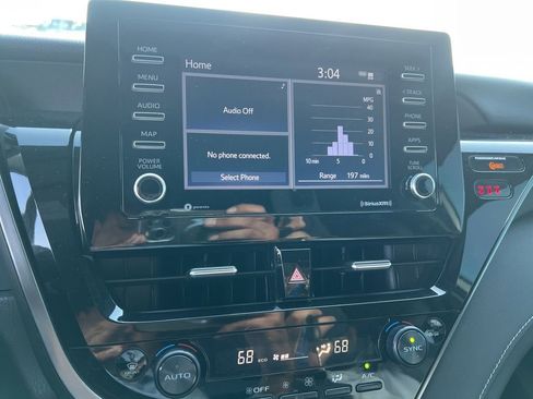 Used 2023 Toyota Camry SE image 13