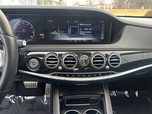 Used 2020 Mercedes-Benz S 560 Sedan image 30