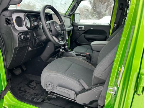 Used 2025 Jeep Gladiator Sport image 23