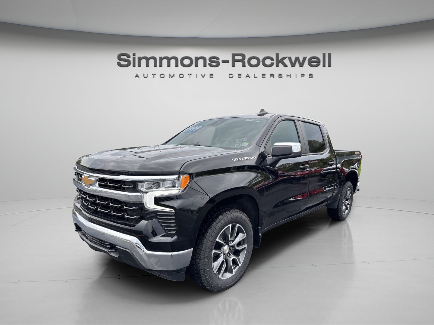 Used 2024 Chevrolet Silverado 1500 LT AWD/4WD image 7