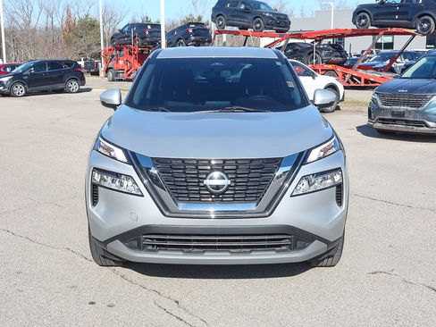 Used 2023 Nissan Rogue SV image 9