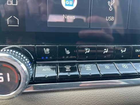 Used 2024 GMC Canyon Denali AWD/4WD image 26