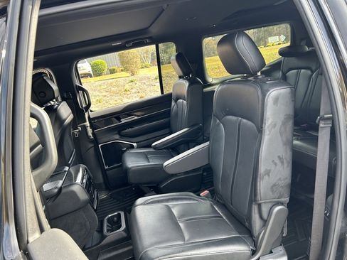 Used 2022 Jeep Wagoneer Series III w/ Premium Group I image 44