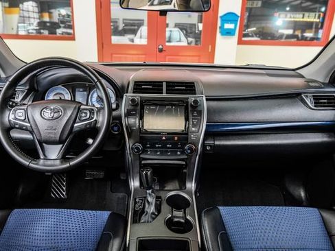 Used 2016 Toyota Camry SE FWD image 12