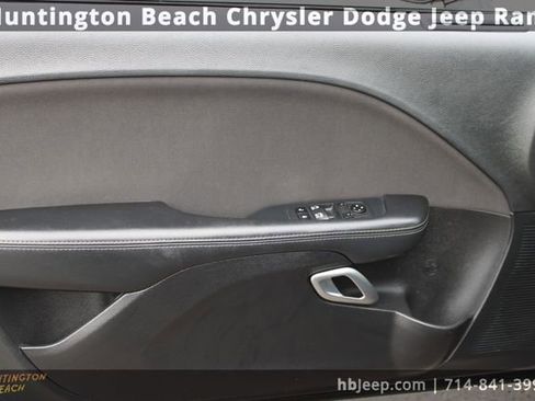 Used 2019 Dodge Challenger SXT image 10