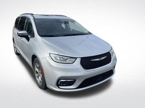 Used 2023 Chrysler Pacifica Limited image 6
