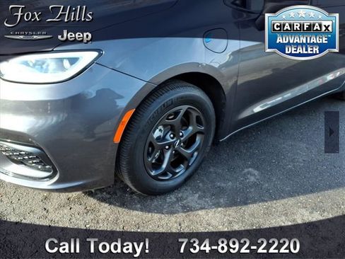 Used 2021 Chrysler Pacifica Limited w/ Uconnect Theater Family Group image 5