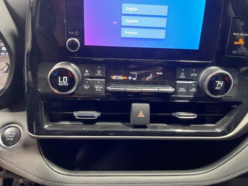 Used 2024 Toyota Highlander XLE image 29
