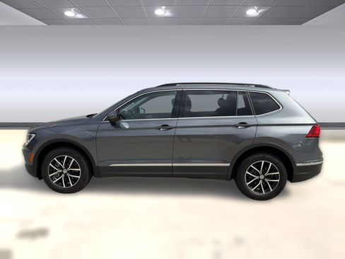 Used 2021 Volkswagen Tiguan SE w/ Panoramic Sunroof Package FWD image 2