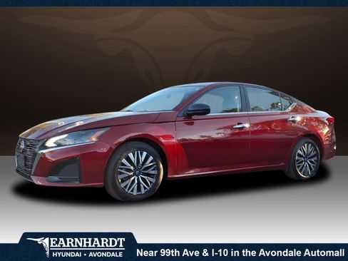 Used 2024 Nissan Altima 2.5 SV image 1