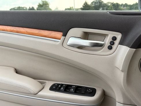 Used 2014 Chrysler 300 C RWD image 20