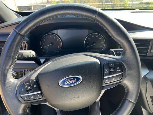 Used 2020 Ford Explorer XLT w/ Comfort Package AWD/4WD image 24