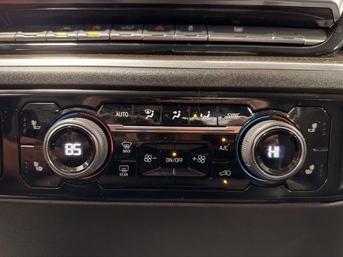 Used 2025 Chevrolet Silverado 1500 LT image 47