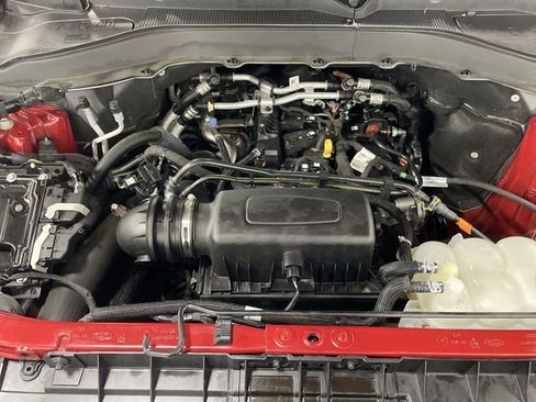 Used 2022 Ford Explorer XLT w/ Equipment Group 202A AWD/4WD image 28