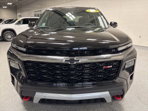 Used 2024 Chevrolet Traverse Z71 w/ Enhanced Driving Package image 2