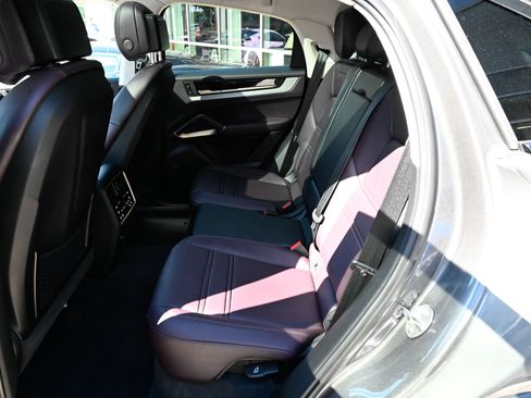 Used 2025 Porsche Cayenne S AWD/4WD image 37