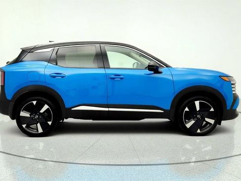 Used 2025 Nissan Kicks SR w/ SR Premium Package AWD/4WD image 4