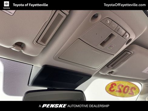 Used 2023 Nissan Armada SL w/ Captain's Chairs Package image 27