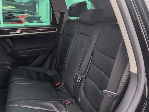 Used 2014 Volkswagen Touareg TDI image 15