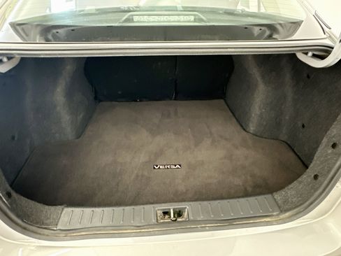 Used 2025 Nissan Versa SV FWD image 29