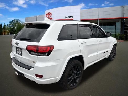 Used 2017 Jeep Grand Cherokee Altitude AWD/4WD image 6